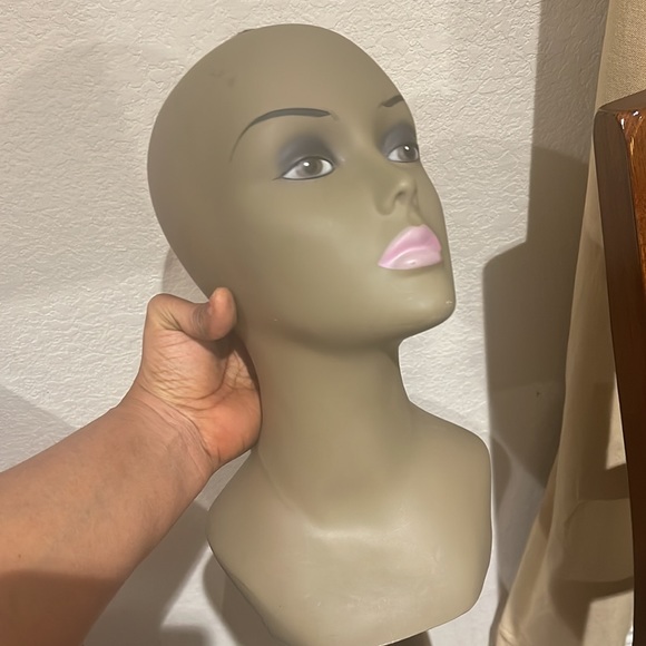 Mannequin - Picture 7 of 7